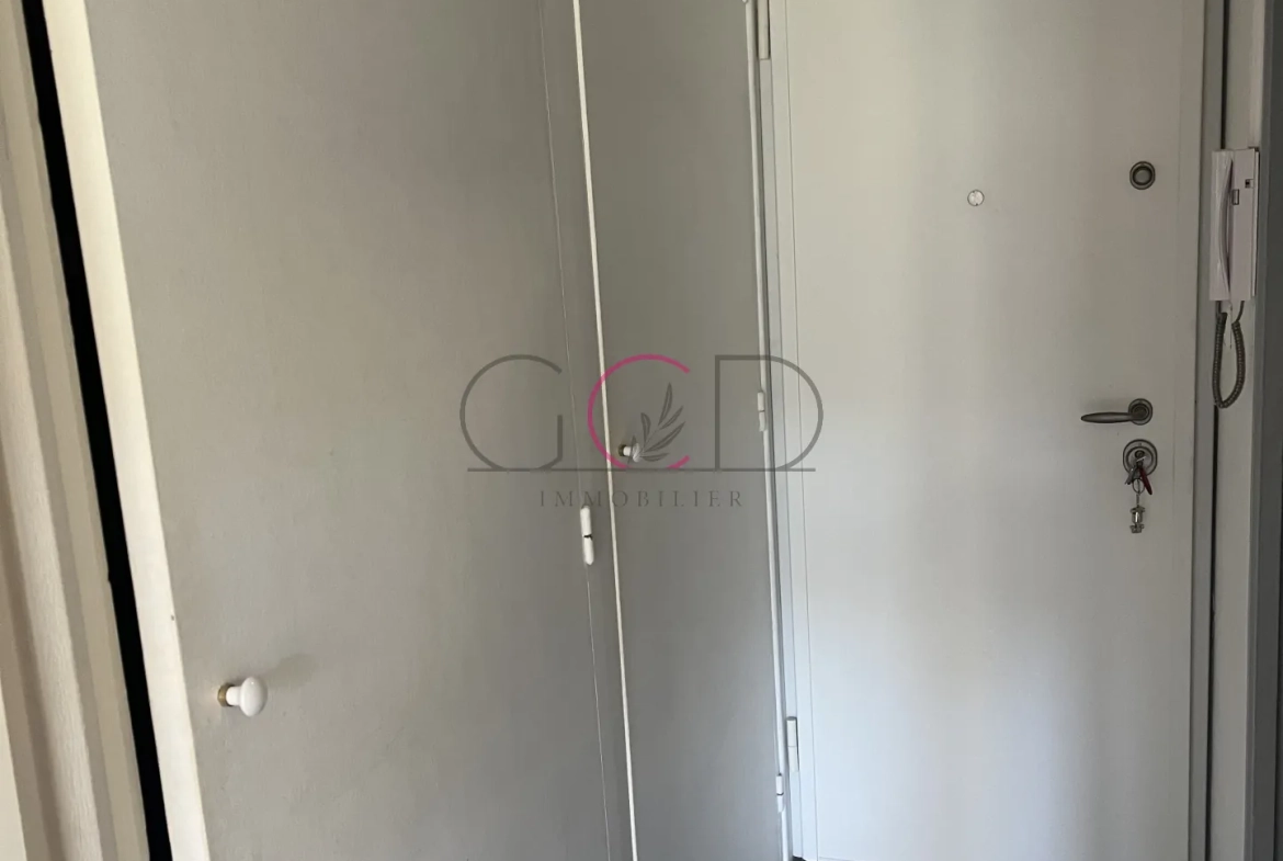 Studio à vendre à Aix-en-Provence avec balcon et parking dans résidence sécurisée 