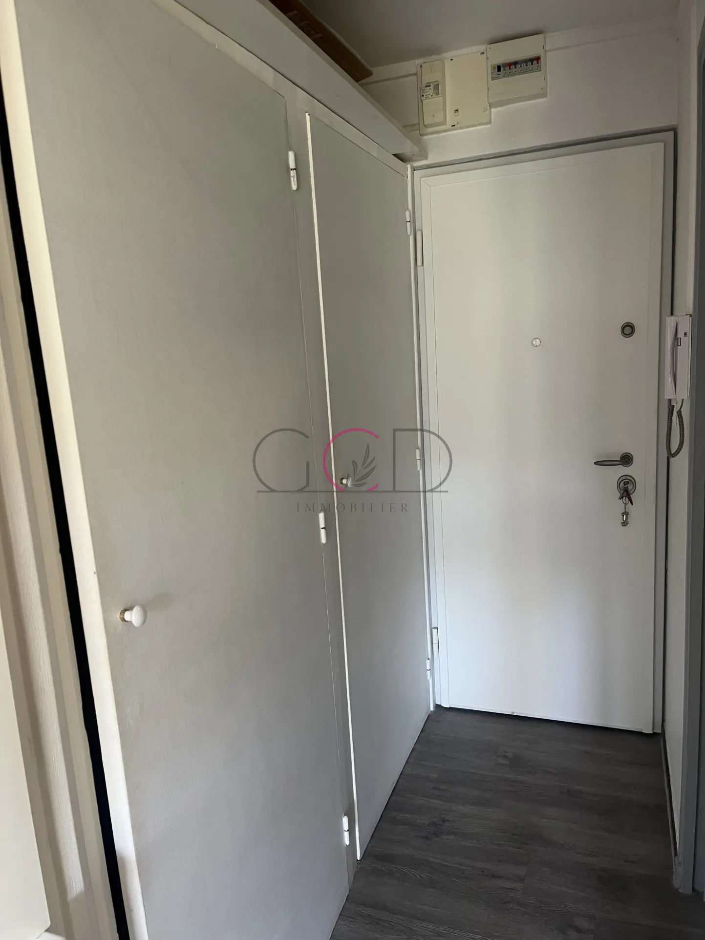 Studio à vendre à Aix-en-Provence avec balcon et parking dans résidence sécurisée 
