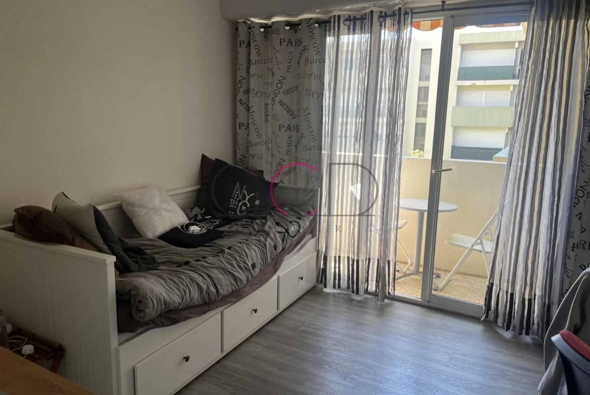 Studio à vendre à Aix-en-Provence avec balcon et parking dans résidence sécurisée 