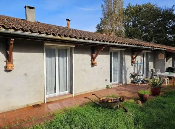 Villa F4 à vendre à Saint-Médard-En-Jalles avec garage et terrain spacieux