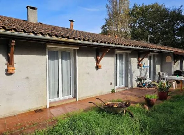 Villa F4 à vendre à Saint-Médard-En-Jalles avec garage et terrain spacieux 