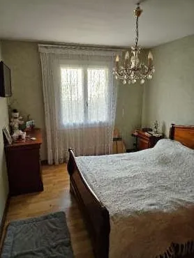 Villa F4 à vendre à Saint-Médard-En-Jalles avec garage et terrain spacieux 