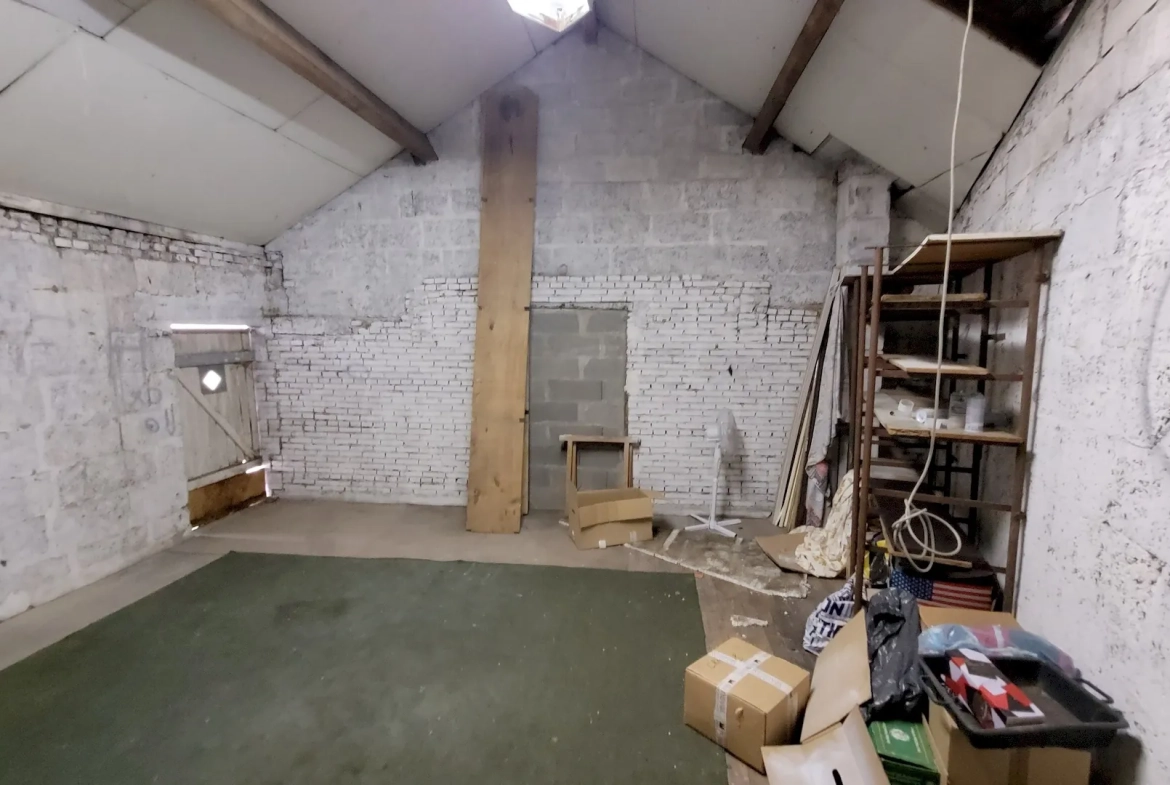 Maison de Ville à Vendre à La Plaine – 5 Chambres, Garage, Équipements Économiques 