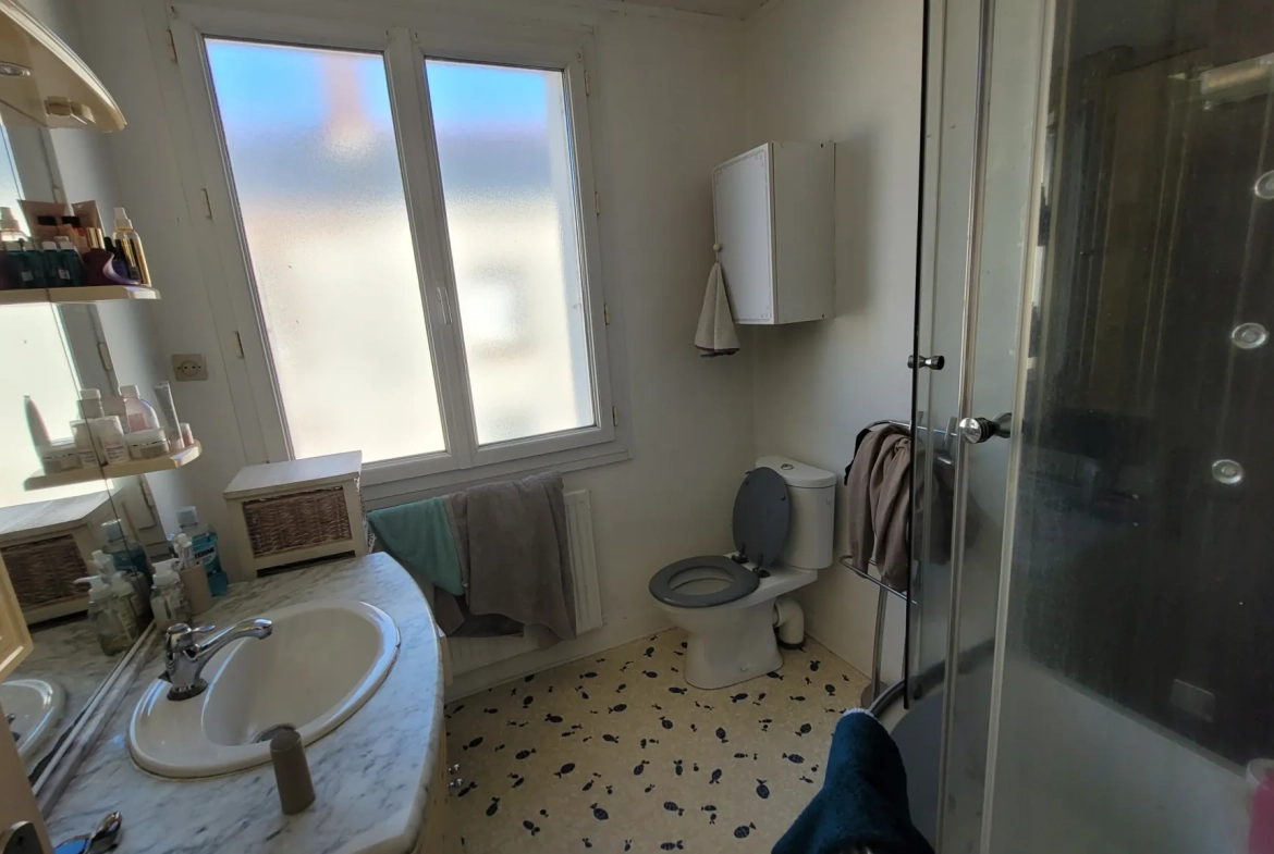 Maison de Ville à Vendre à La Plaine – 5 Chambres, Garage, Équipements Économiques 