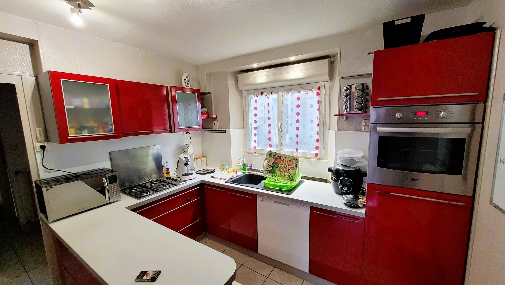 Maison de Ville à Vendre à La Plaine – 5 Chambres, Garage, Équipements Économiques 