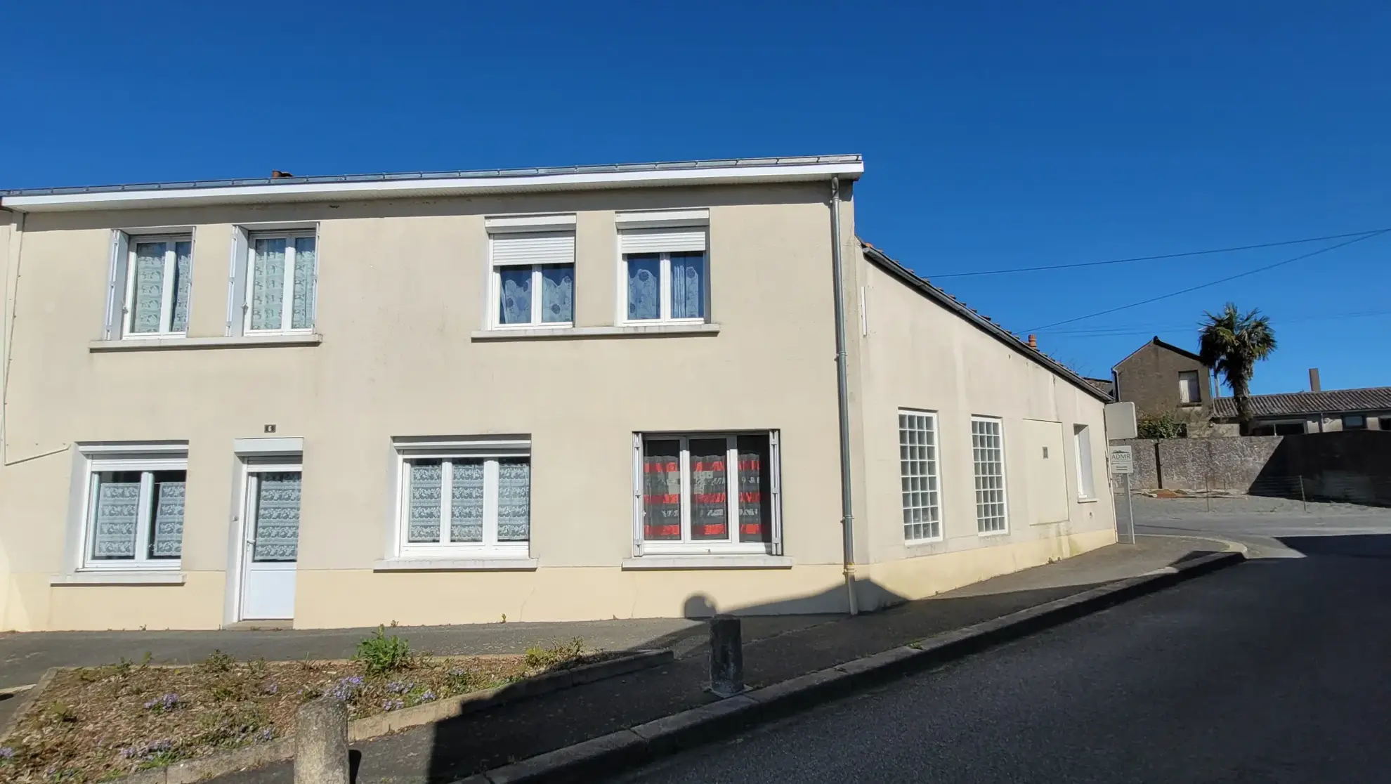 Maison de Ville à Vendre à La Plaine – 5 Chambres, Garage, Équipements Économiques 