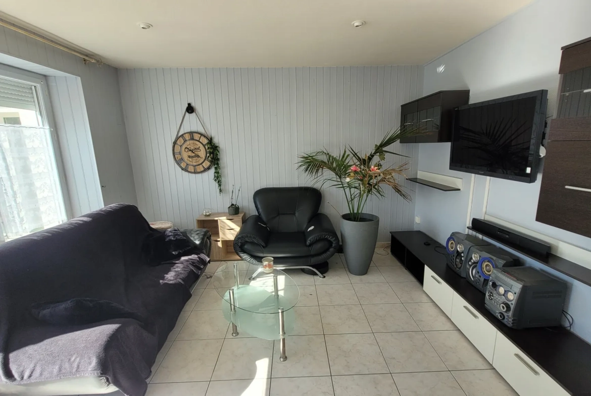 Maison de Ville à Vendre à La Plaine – 5 Chambres, Garage, Équipements Économiques 
