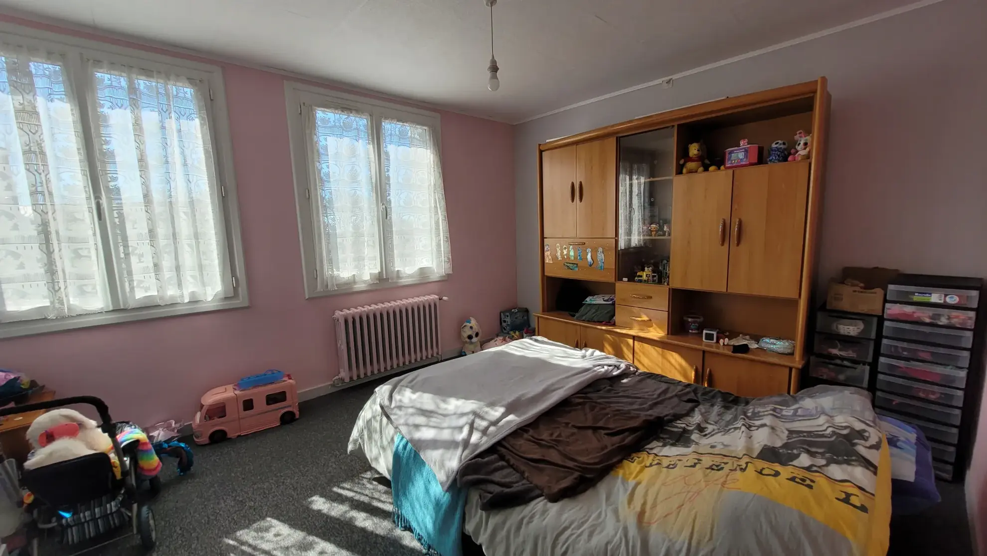 Maison de Ville à Vendre à La Plaine – 5 Chambres, Garage, Équipements Économiques 