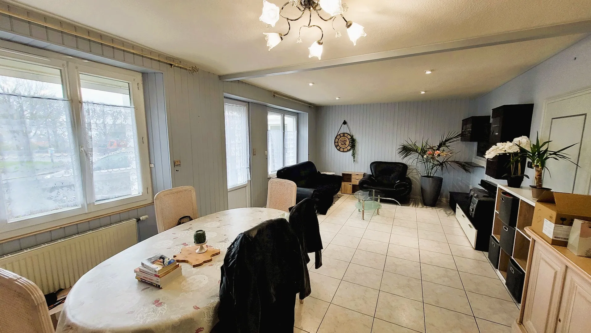 Maison de Ville à Vendre à La Plaine – 5 Chambres, Garage, Équipements Économiques 