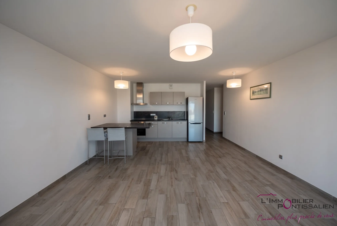 Appartement récent avec terrasse, cave et garage à Pontarlier proche centre-ville 