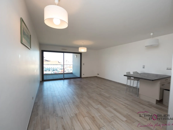 Appartement récent avec terrasse, cave et garage à Pontarlier proche centre-ville