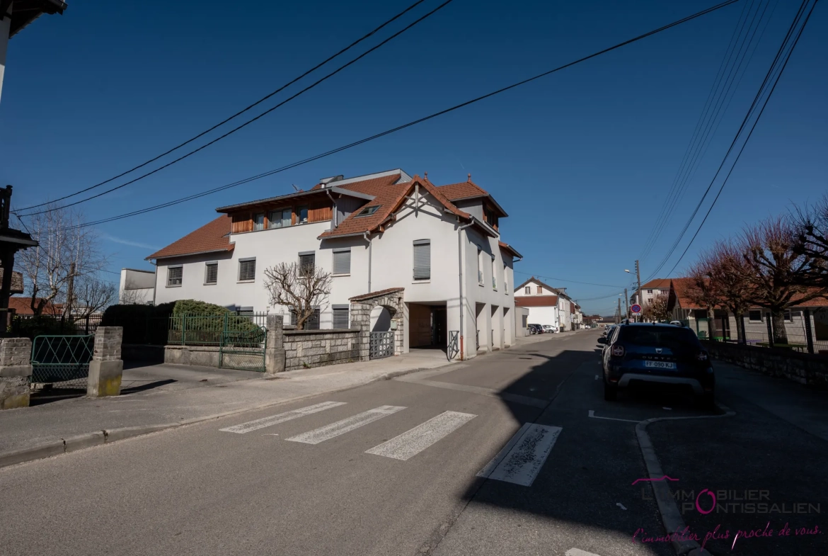 Appartement récent avec terrasse, cave et garage à Pontarlier proche centre-ville 