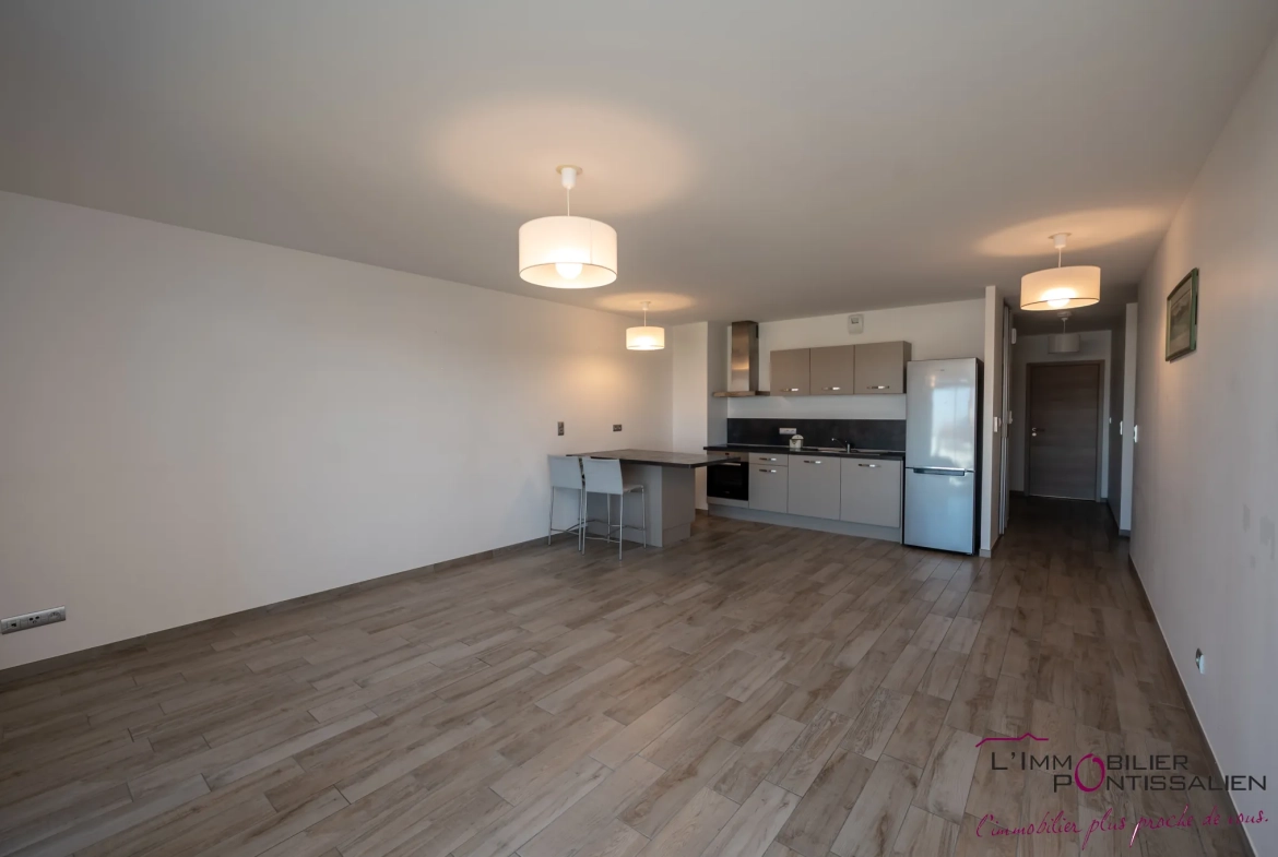 Appartement récent avec terrasse, cave et garage à Pontarlier proche centre-ville 