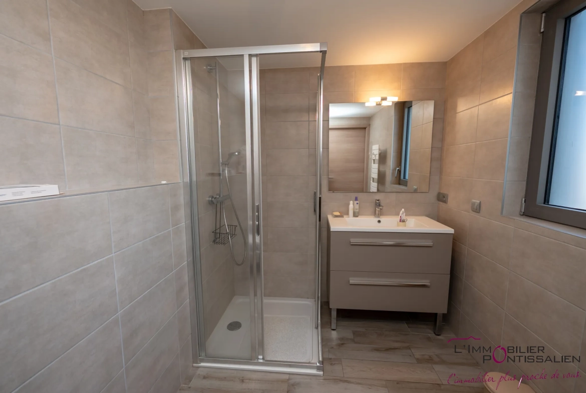 Appartement récent avec terrasse, cave et garage à Pontarlier proche centre-ville 