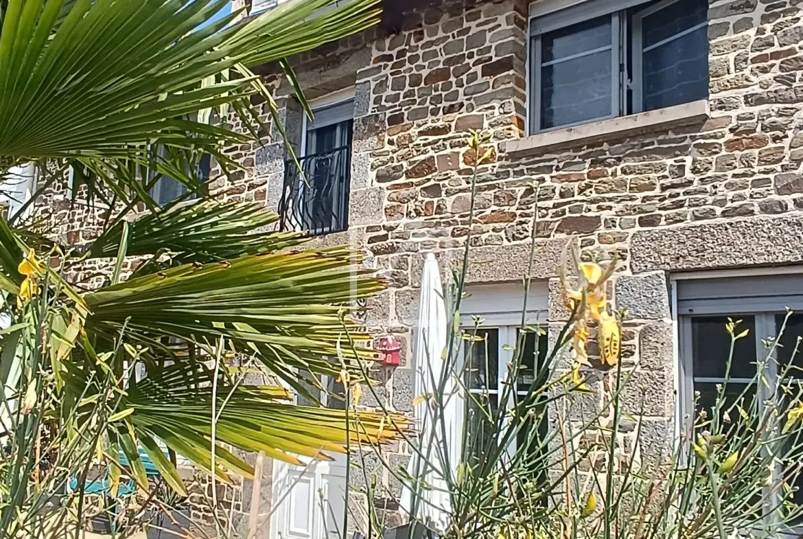 Maison en pierre avec 4 chambres, grand terrain et jardin paysagé à Evriguet 