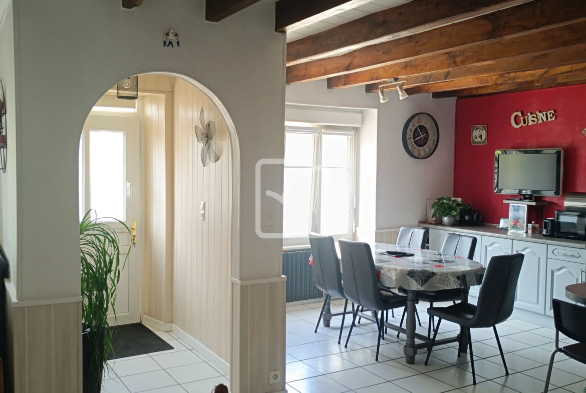 Maison en pierre avec 4 chambres, grand terrain et jardin paysagé à Evriguet 