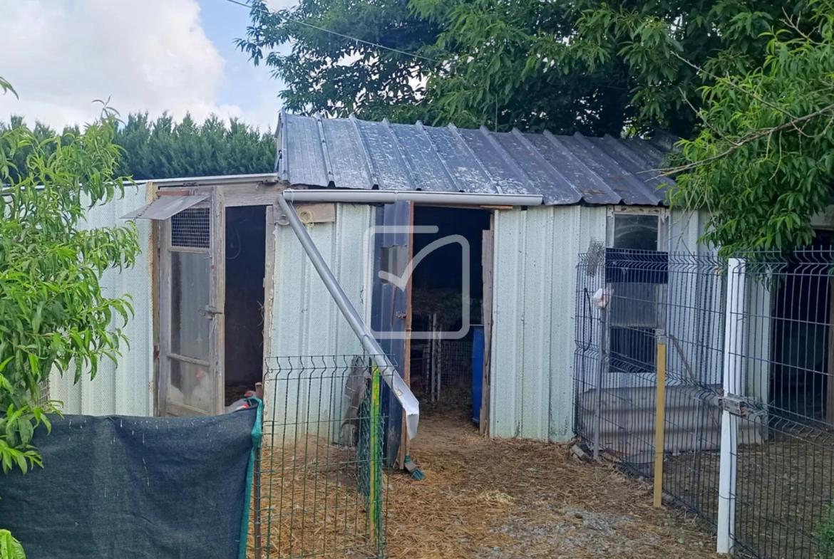 Maison en pierre avec 4 chambres, grand terrain et jardin paysagé à Evriguet 