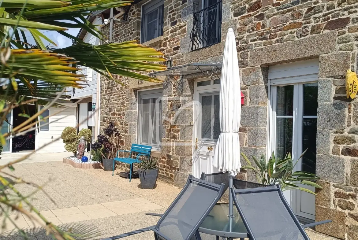 Maison en pierre avec 4 chambres, grand terrain et jardin paysagé à Evriguet 