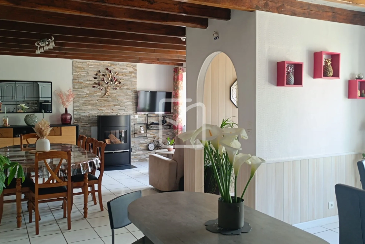 Maison en pierre avec 4 chambres, grand terrain et jardin paysagé à Evriguet 