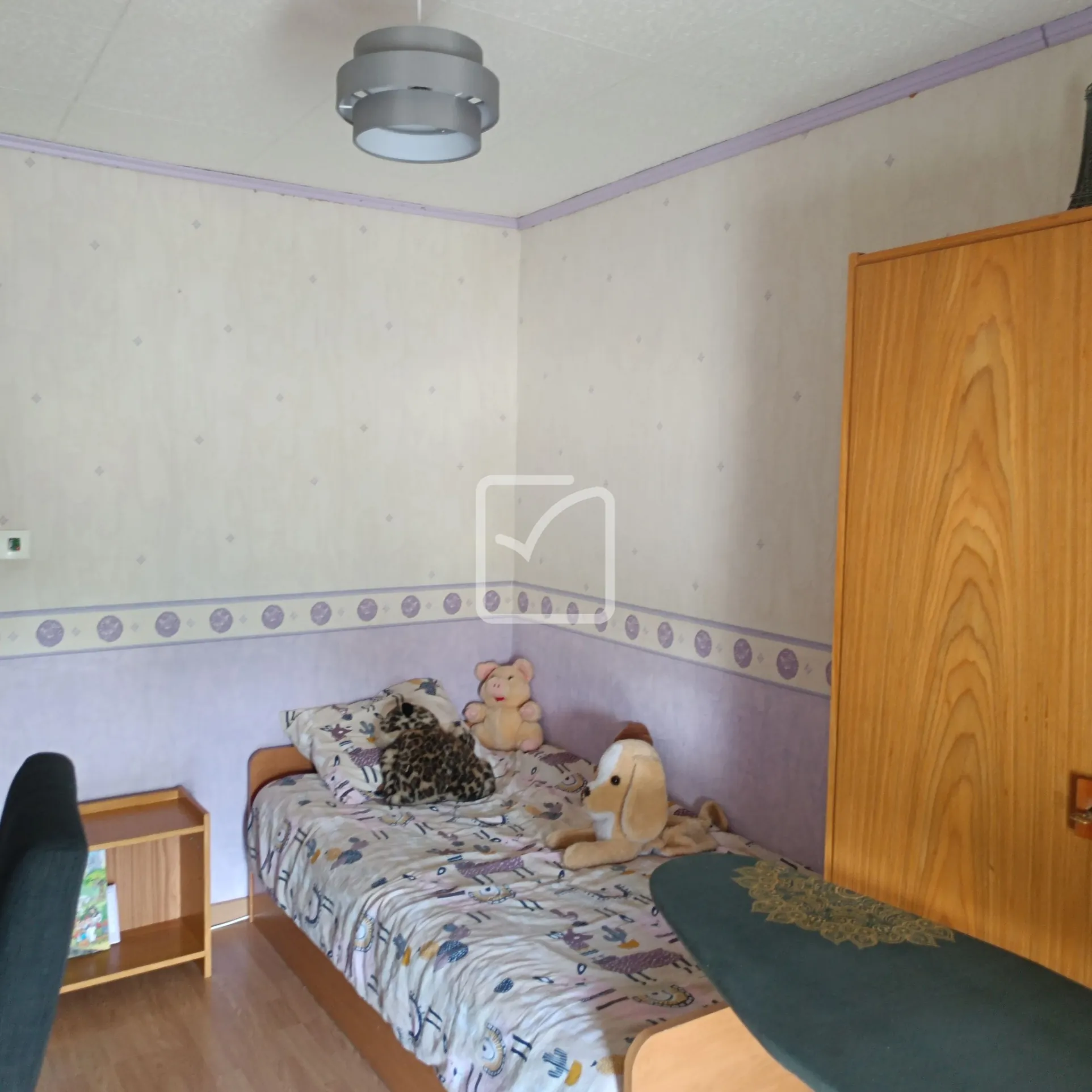 Maison en pierre avec 4 chambres, grand terrain et jardin paysagé à Evriguet 