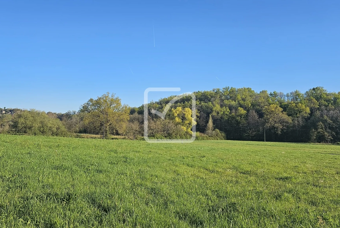 Terrain à bâtir de 800m² à Varetz avec exposition sud-ouest 