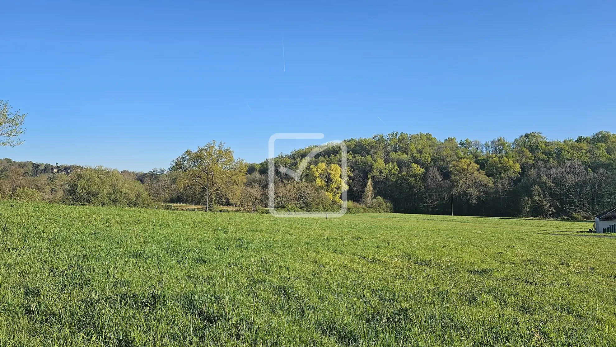 Terrain à bâtir de 800m² à Varetz avec exposition sud-ouest 
