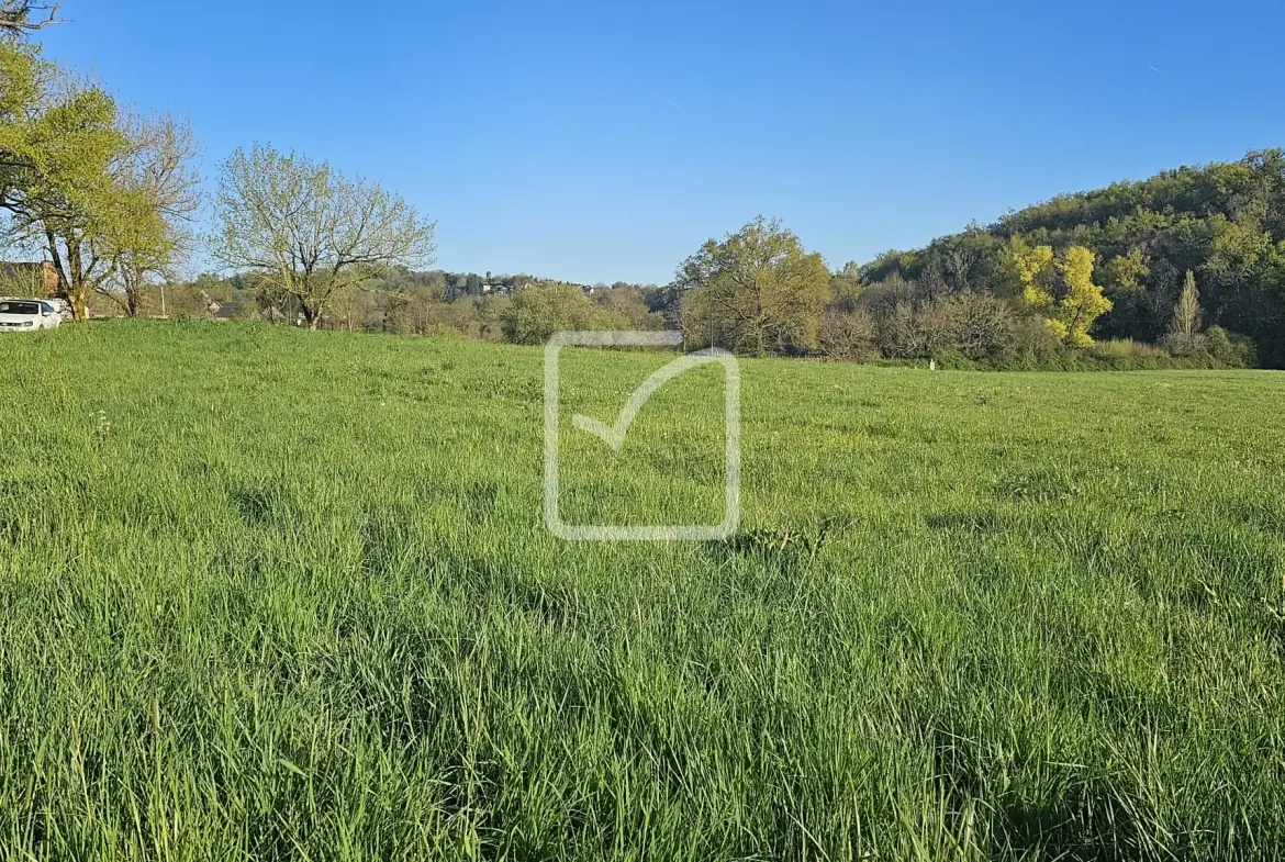 Terrain à bâtir de 800m² à Varetz avec exposition sud-ouest 