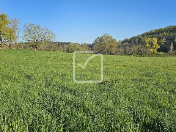 Terrain à bâtir de 800m² à Varetz avec exposition sud-ouest