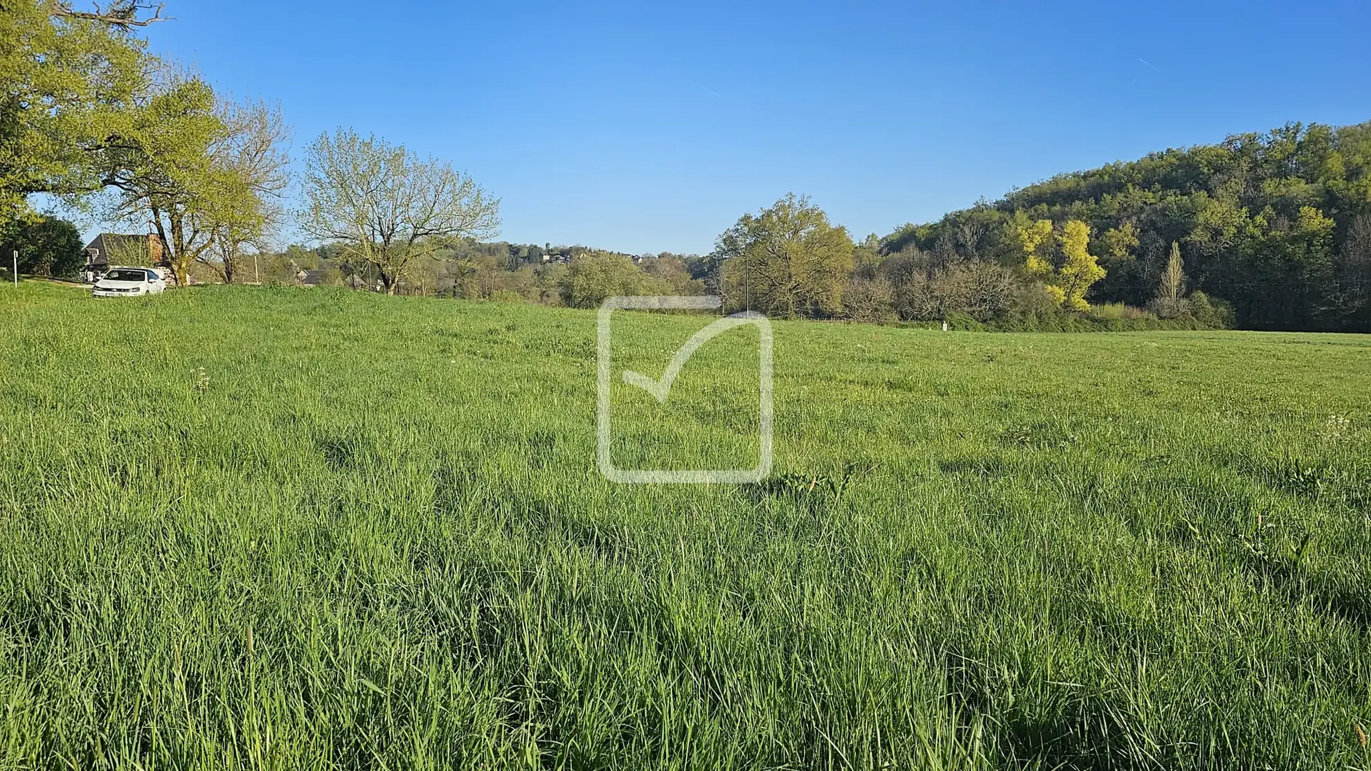 Terrain à bâtir de 800m² à Varetz avec exposition sud-ouest 
