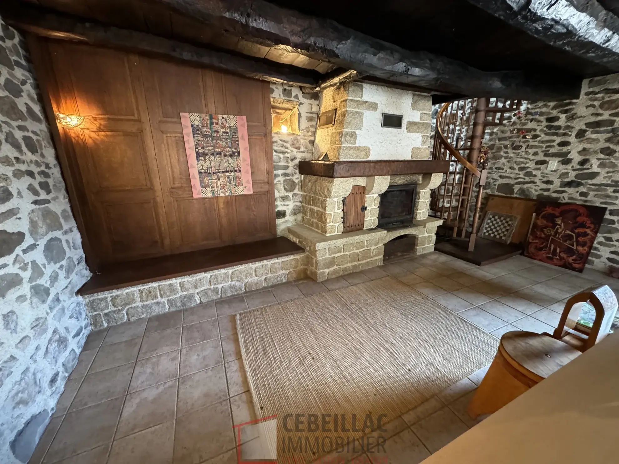 À vendre à Molompize : deux maisons en pierre avec vue, terrain de 322 m² 