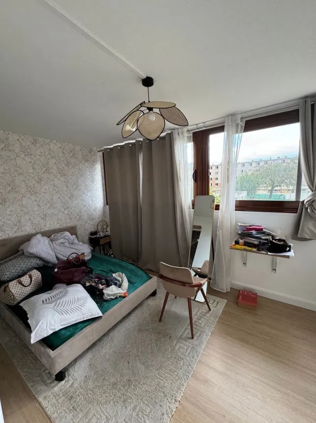 Appartement T5 à vendre à Carrières-Sur-Seine - Opportunité d'achat aux enchères 