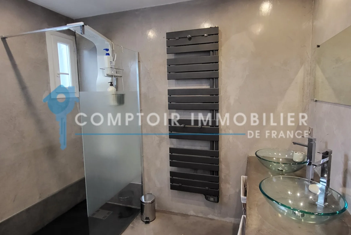 Maison de ville rénovée à Nîmes dans le quartier Jean Jaurès – 3 pièces, terrasse 