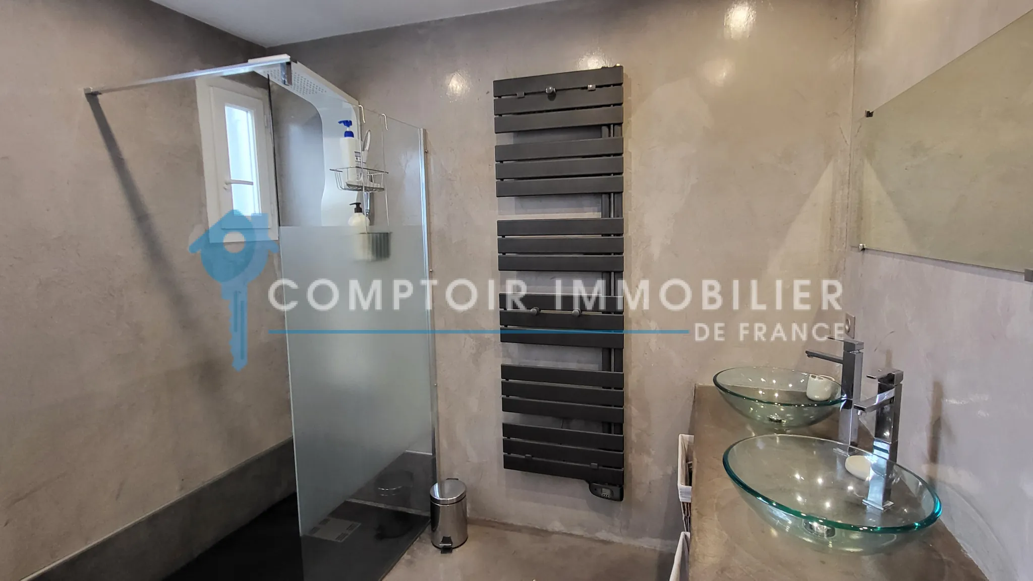 Maison de ville rénovée à Nîmes dans le quartier Jean Jaurès – 3 pièces, terrasse 