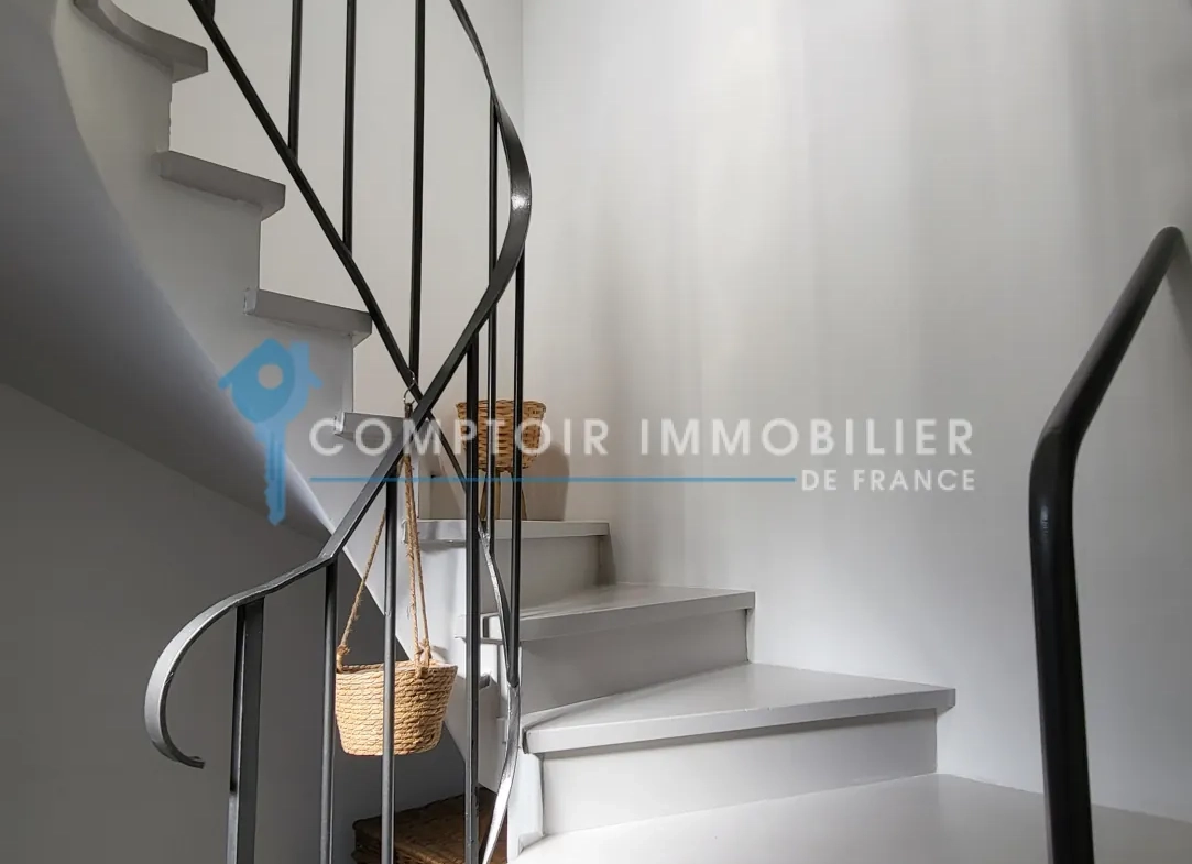 Maison de ville rénovée à Nîmes dans le quartier Jean Jaurès – 3 pièces, terrasse 