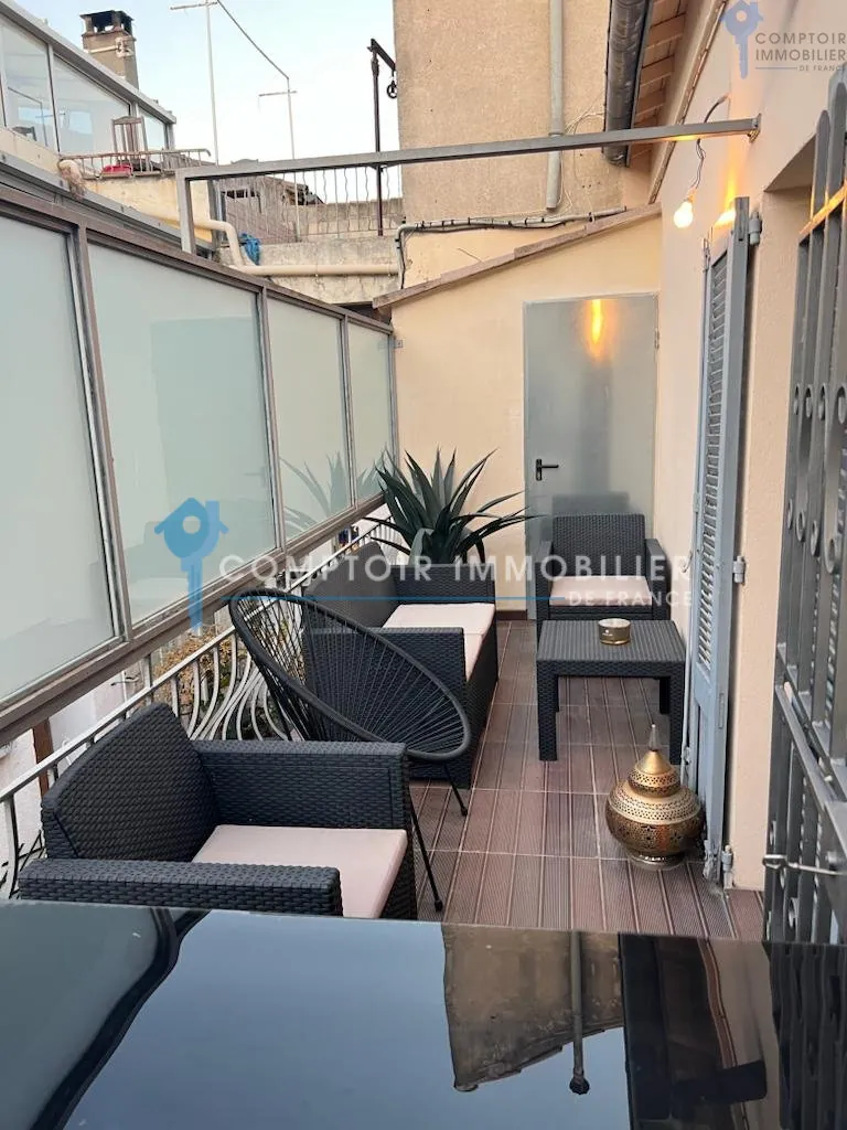 Maison de ville rénovée à Nîmes dans le quartier Jean Jaurès – 3 pièces, terrasse 