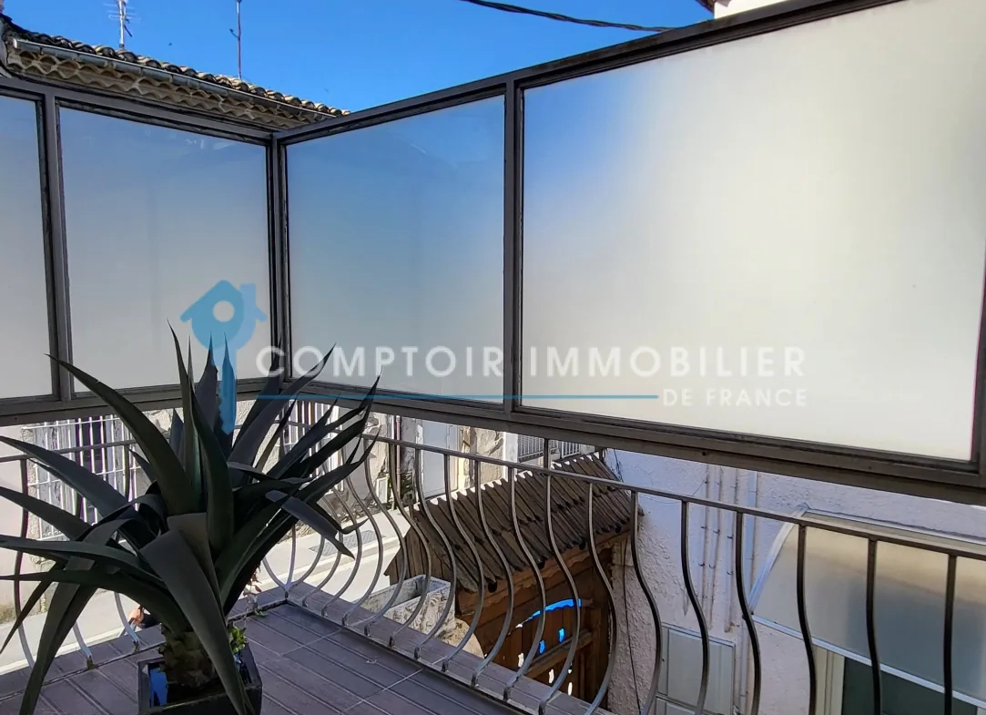 Maison de ville rénovée à Nîmes dans le quartier Jean Jaurès – 3 pièces, terrasse 