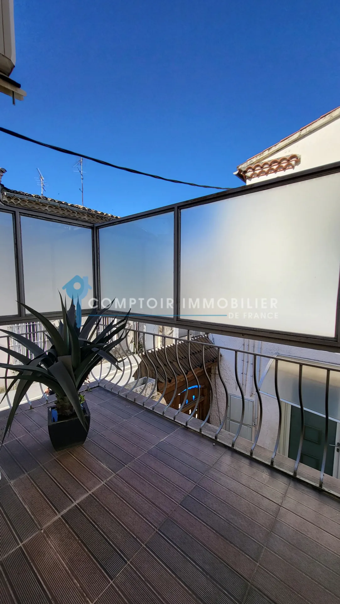 Maison de ville rénovée à Nîmes dans le quartier Jean Jaurès – 3 pièces, terrasse 