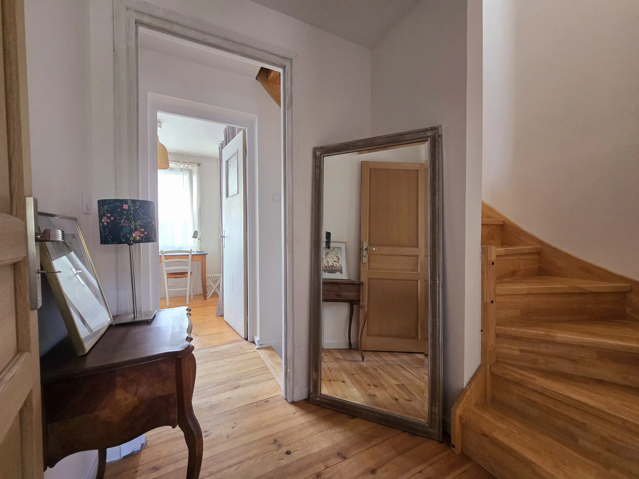 Maison rénovée de 95 m² avec jardin, garages et stationnements à Ronchin 