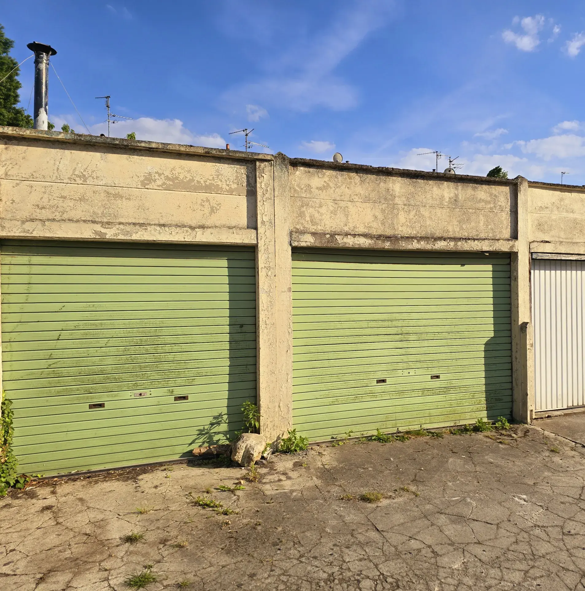 Maison rénovée de 95 m² avec jardin, garages et stationnements à Ronchin 
