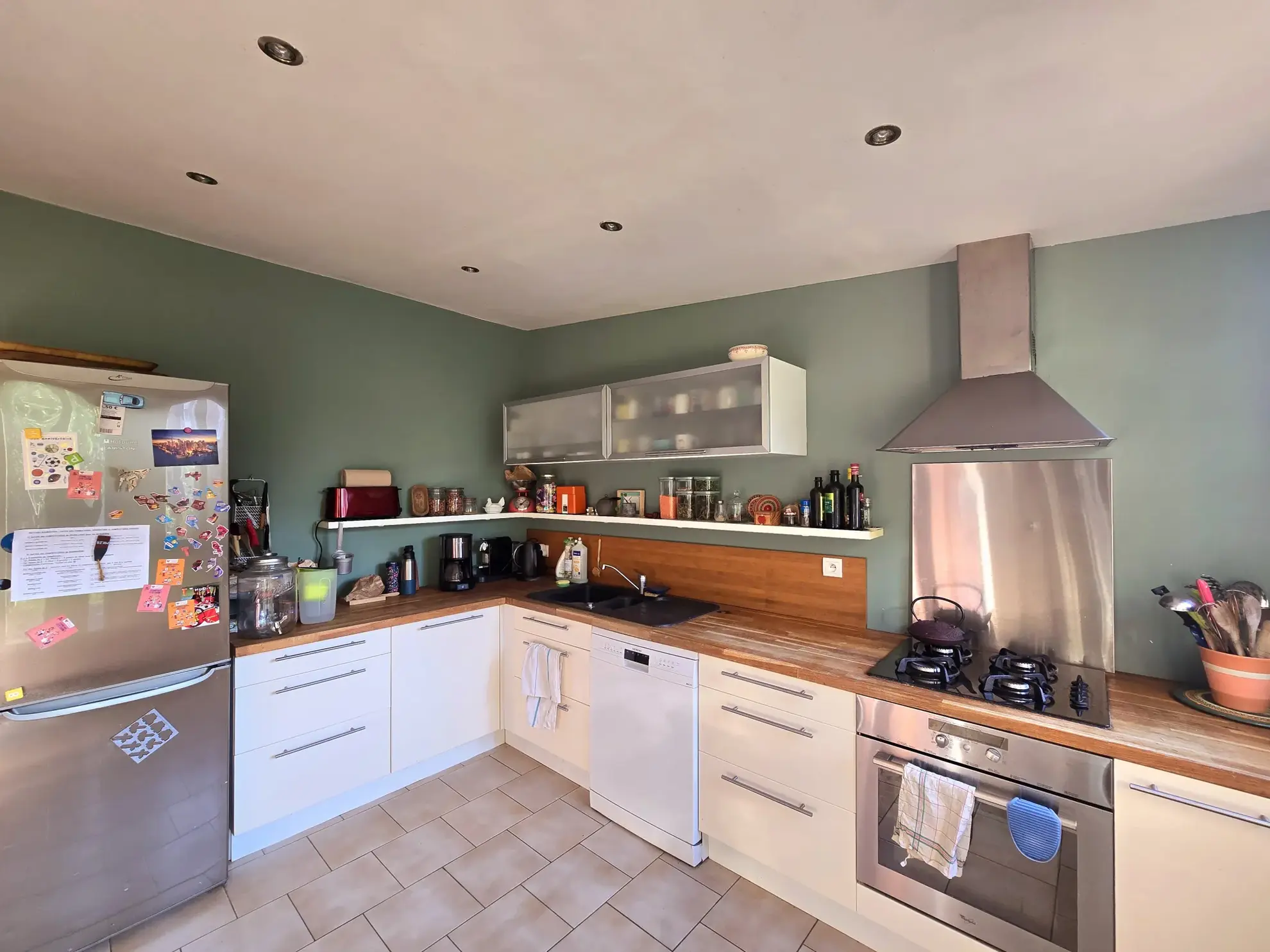 Maison rénovée de 95 m² avec jardin, garages et stationnements à Ronchin 