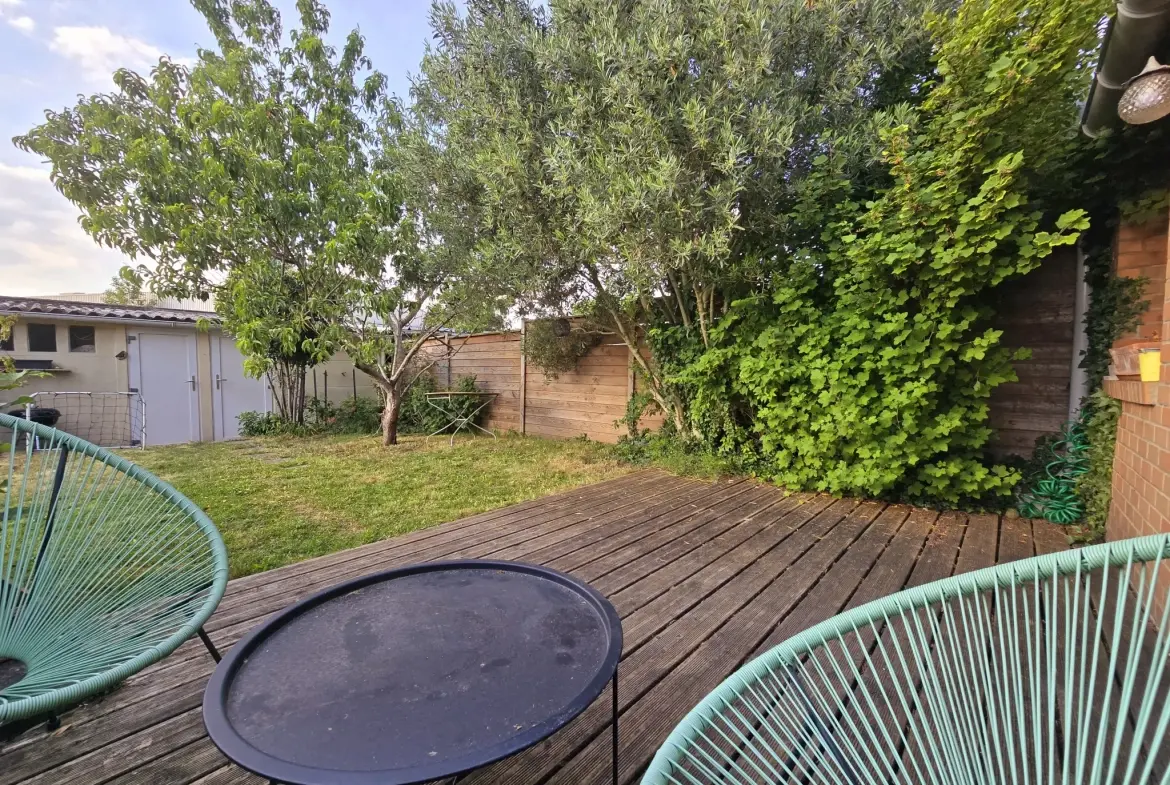 Maison rénovée de 95 m² avec jardin, garages et stationnements à Ronchin 