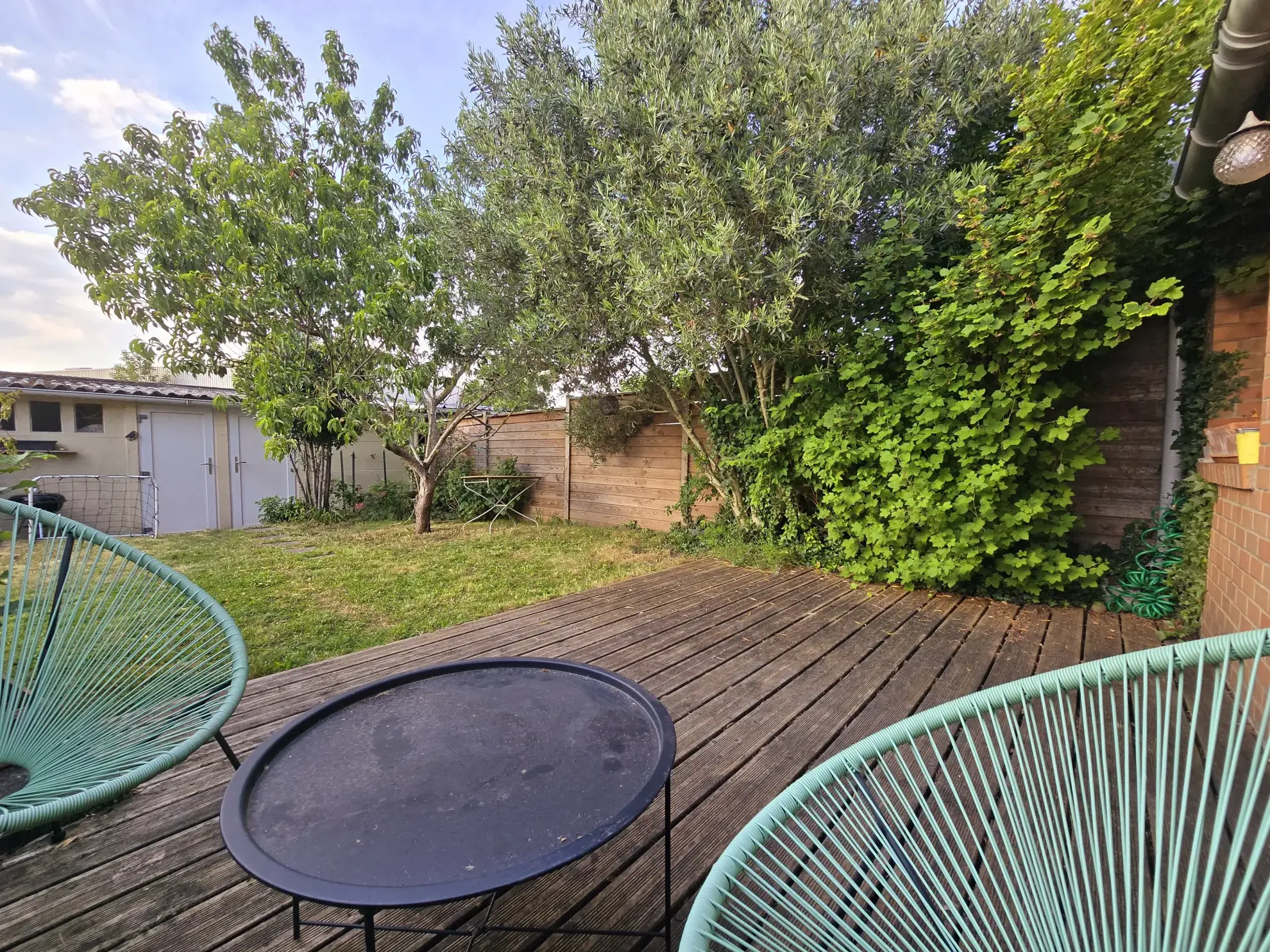 Maison rénovée de 95 m² avec jardin, garages et stationnements à Ronchin 