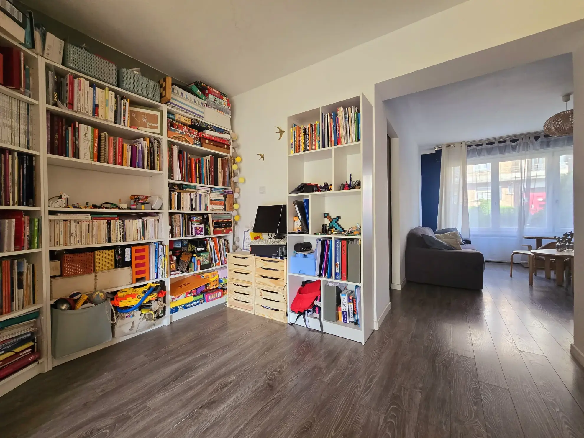 Maison rénovée de 95 m² avec jardin, garages et stationnements à Ronchin 