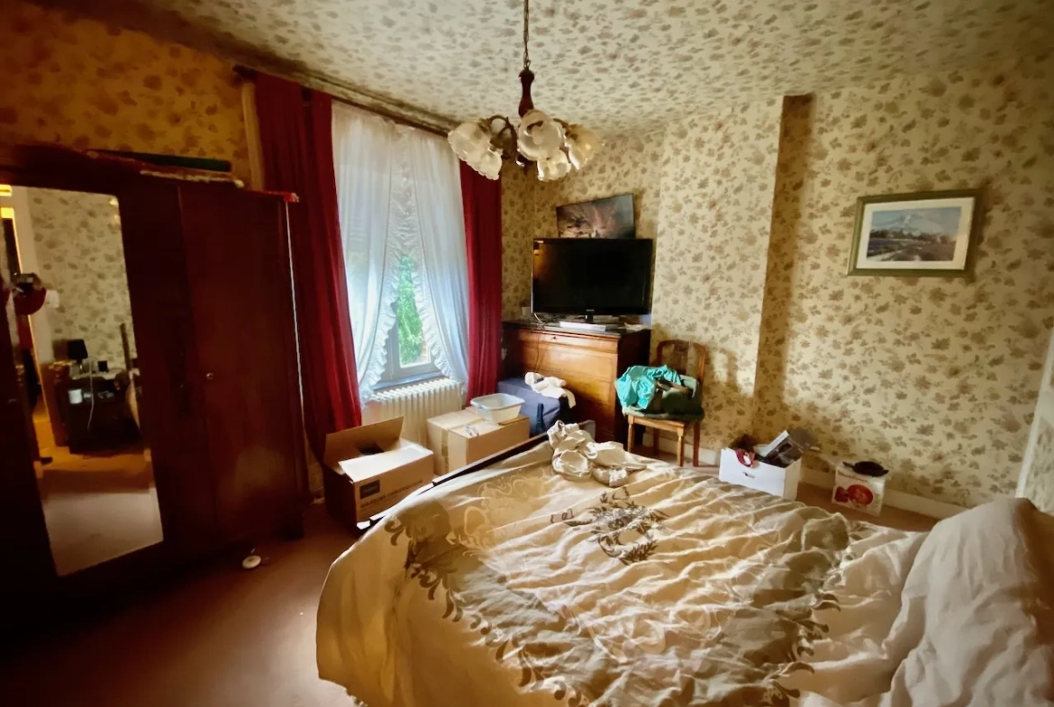 Maison à vendre à Bavay : 4 chambres, garage, véranda, dépendances, belle espace de vie 