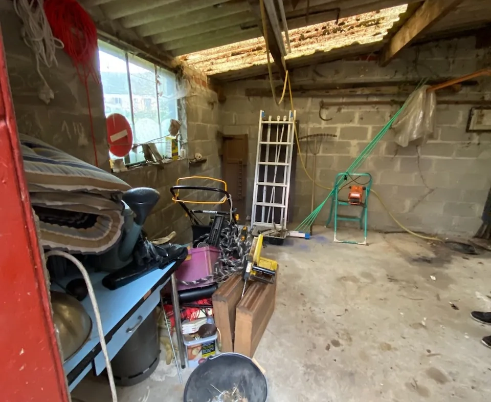 Maison à vendre à Bavay : 4 chambres, garage, véranda, dépendances, belle espace de vie 