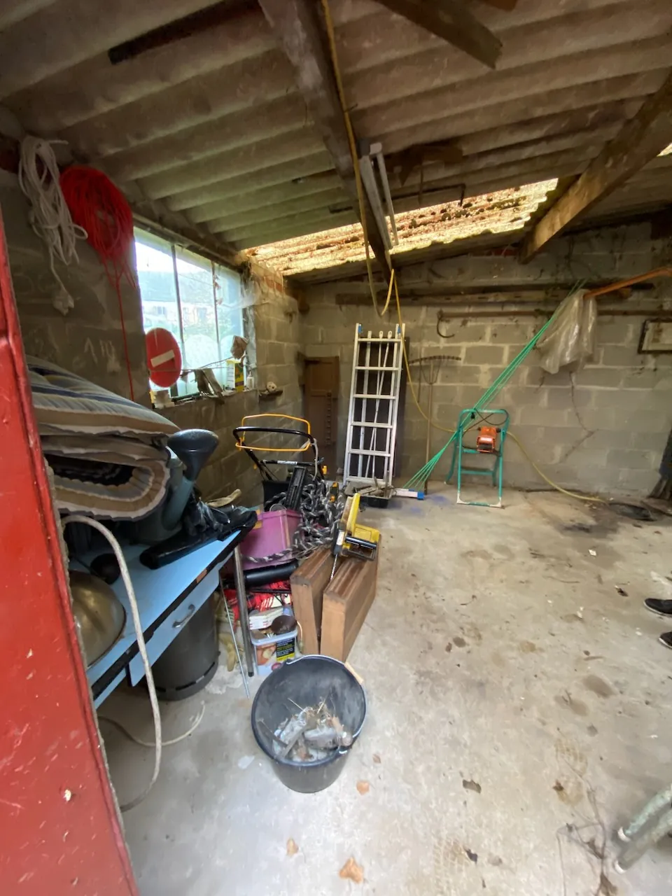 Maison à vendre à Bavay : 4 chambres, garage, véranda, dépendances, belle espace de vie 