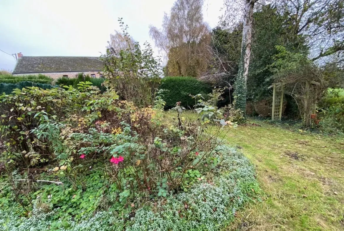 Maison à vendre à Bavay : 4 chambres, garage, véranda, dépendances, belle espace de vie 