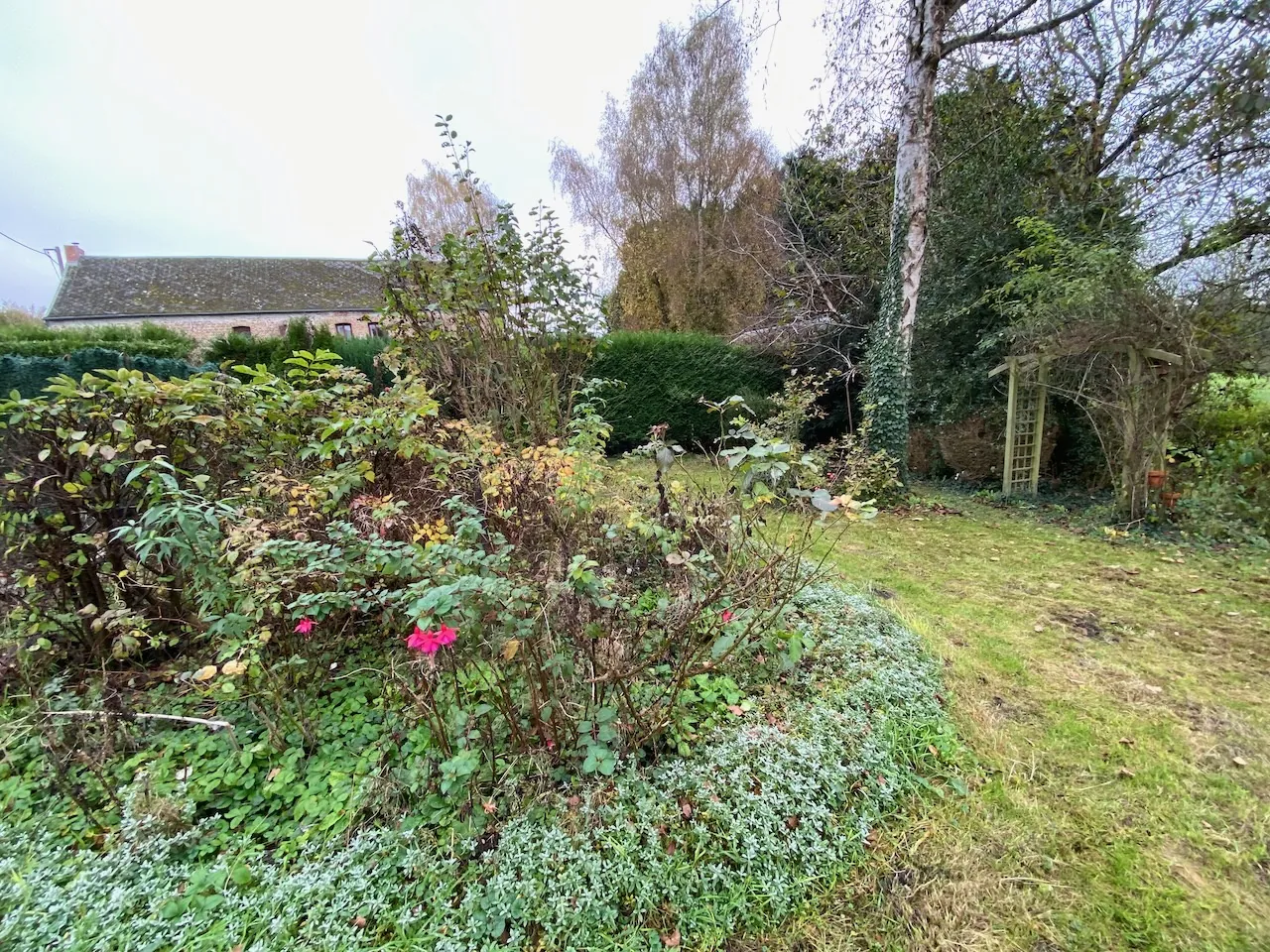 Maison à vendre à Bavay : 4 chambres, garage, véranda, dépendances, belle espace de vie 