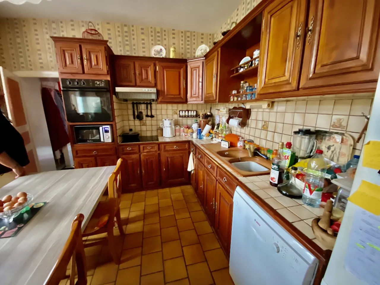 Maison à vendre à Bavay : 4 chambres, garage, véranda, dépendances, belle espace de vie 