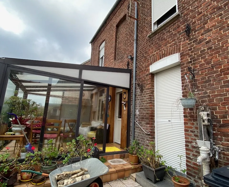 Maison à vendre à Bavay : 4 chambres, garage, véranda, dépendances, belle espace de vie 